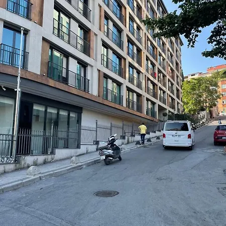 Cosy Flat -one In A New Near Taksim Apartment